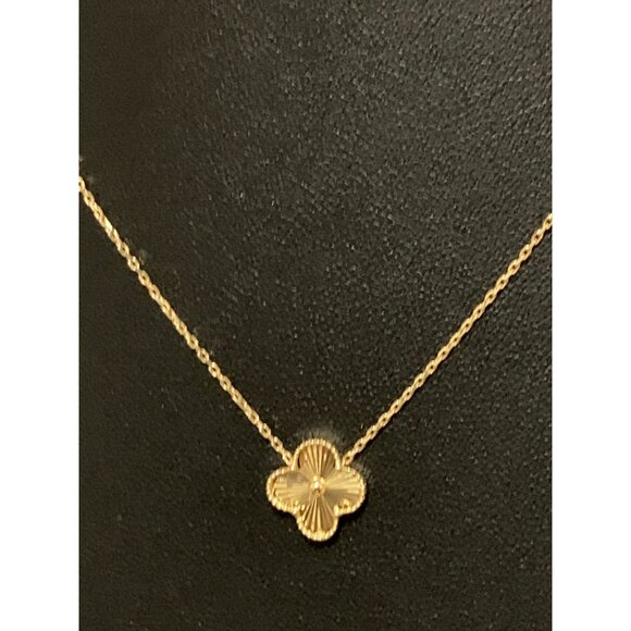 18K Gold Necklace Centered Flower 16 inches 2.16grams - Picture 8 of 9